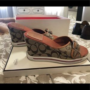 Coach khaki Alyssa wedge 6.5